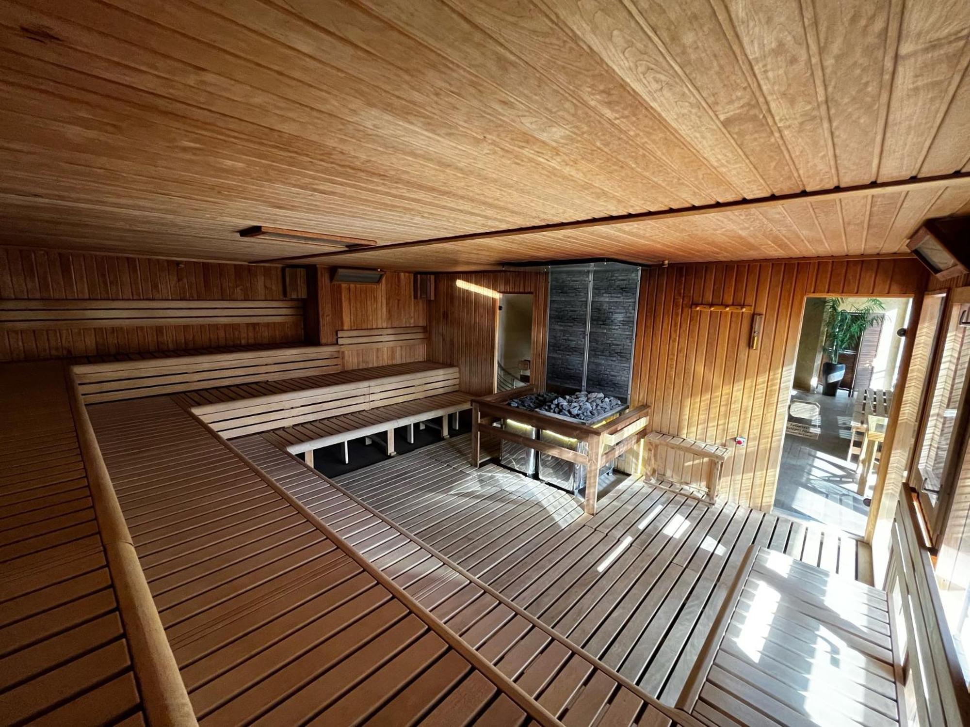 Belvaros Resort Apartman & Spa Székesfehérvár Exteriör bild