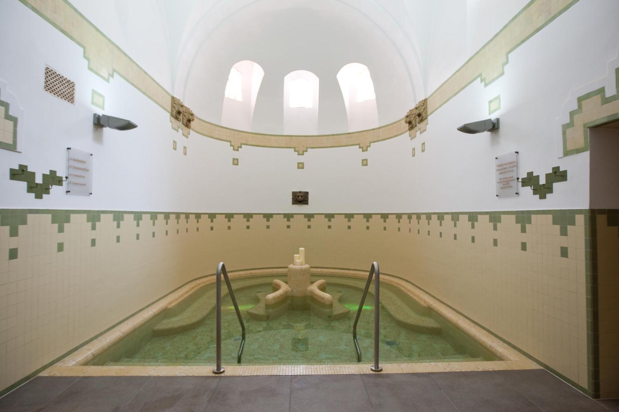 Belvaros Resort Apartman & Spa Székesfehérvár Exteriör bild