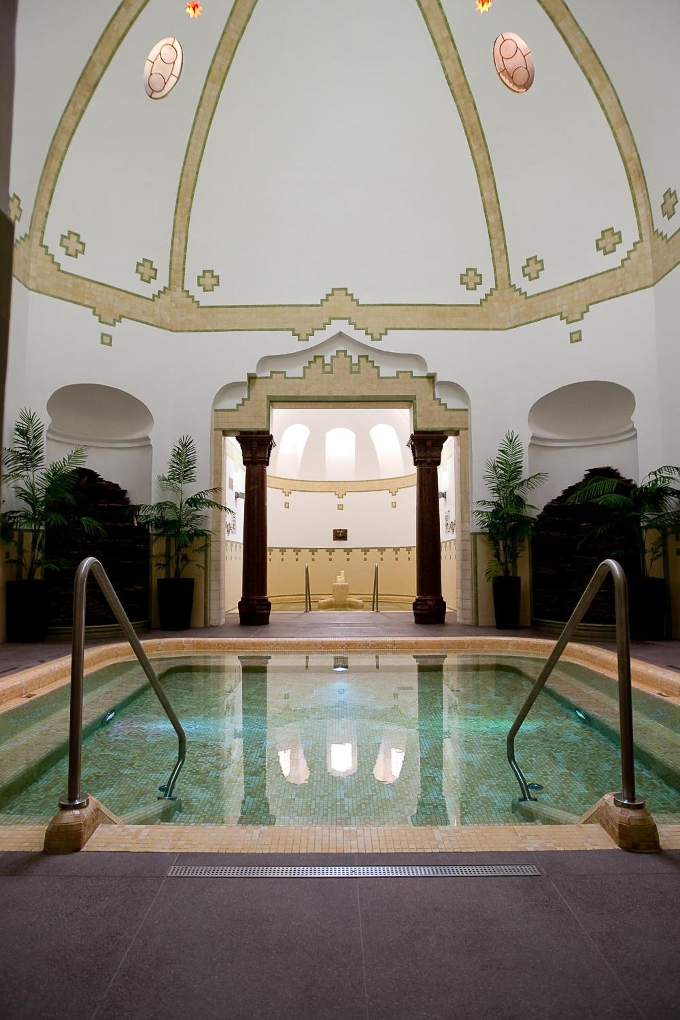 Belvaros Resort Apartman & Spa Székesfehérvár Exteriör bild